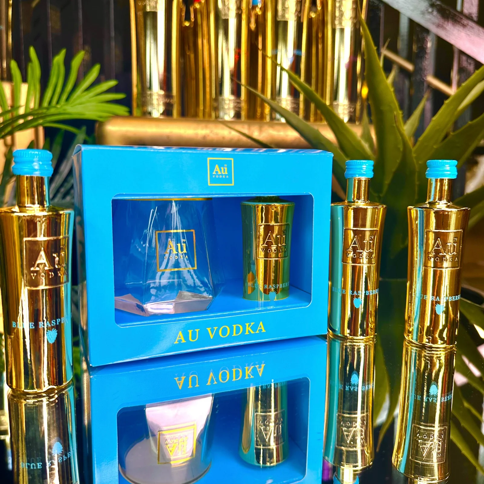 Au Vodka Blue Raspberry Miniature & Diamond Cup Gift Set product image