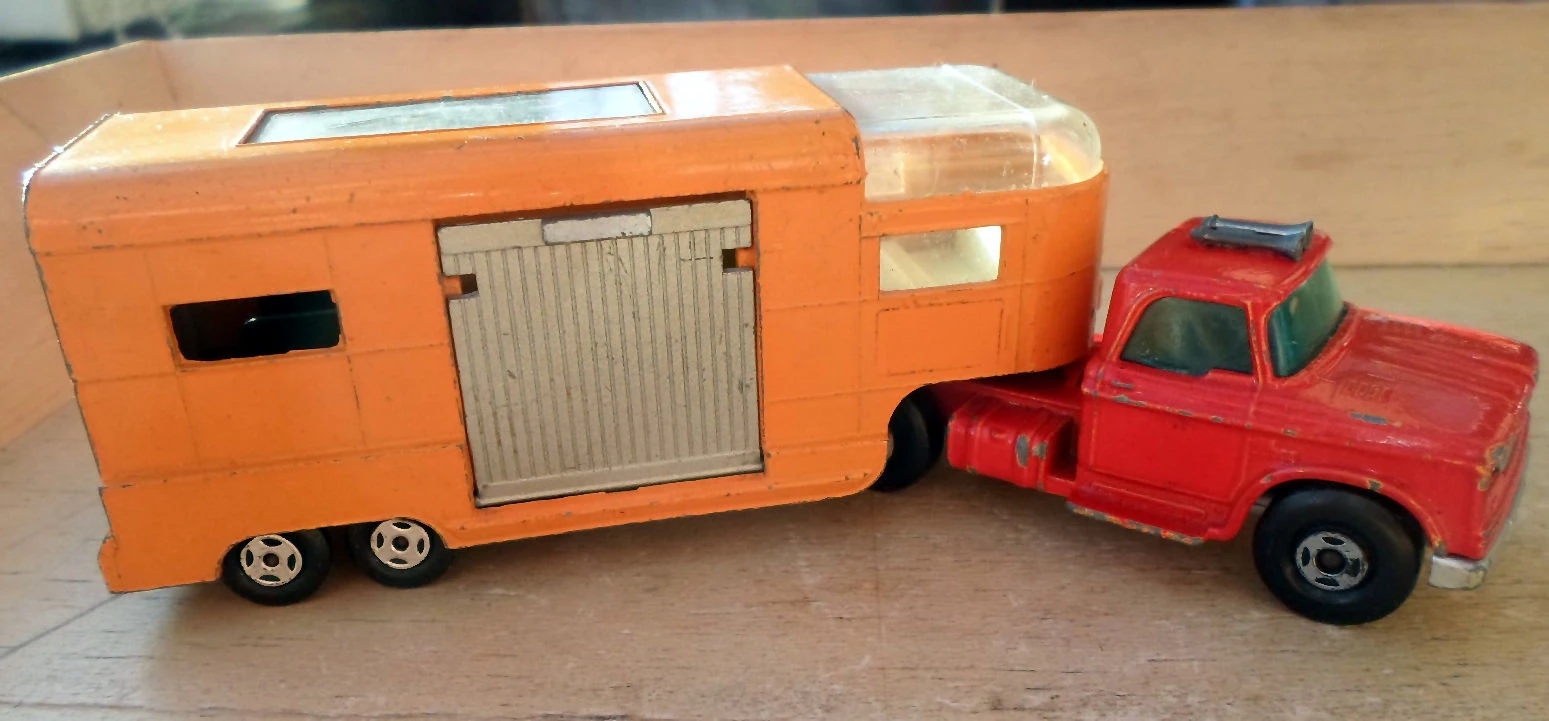 Articulated Horse Box image