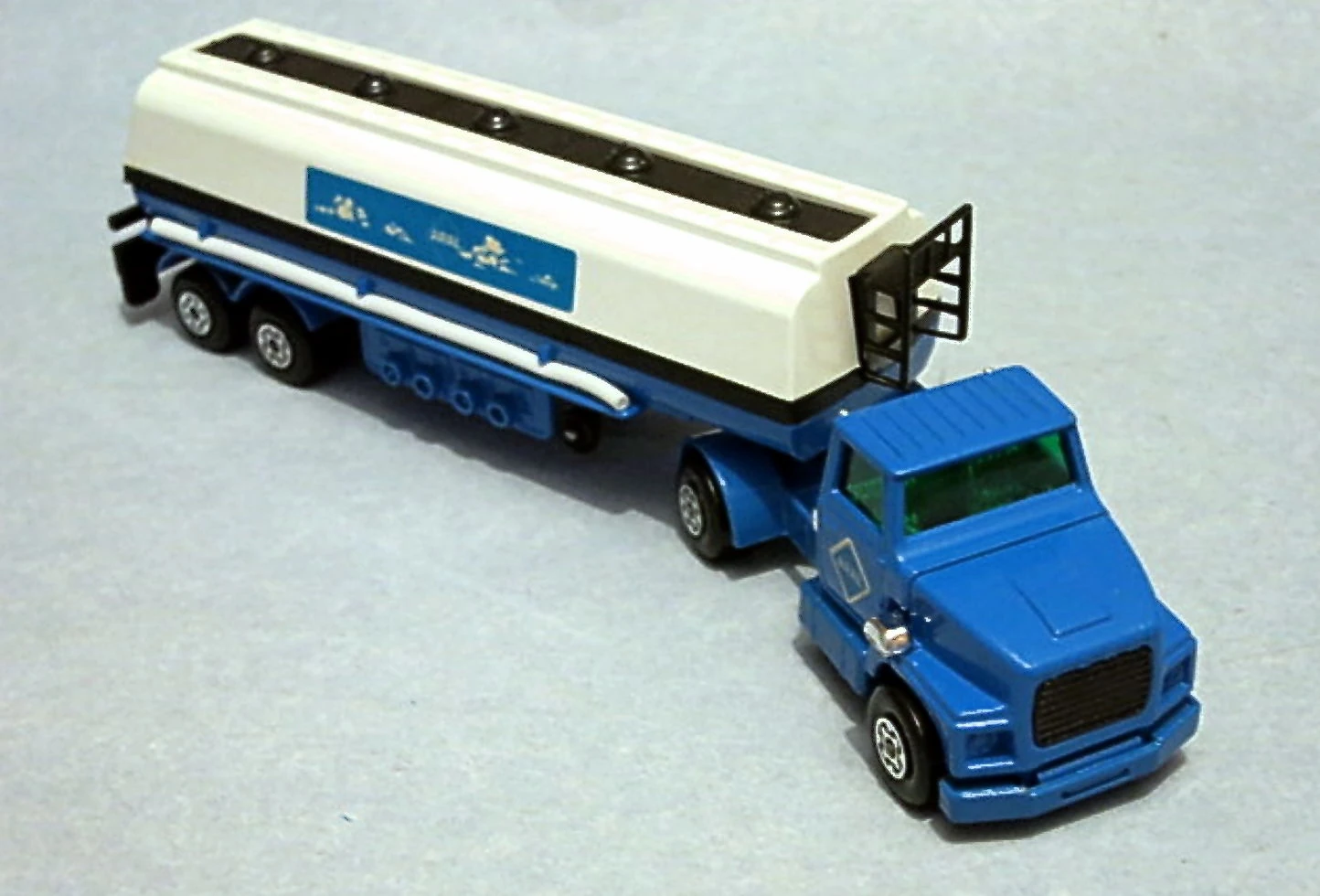 Articulated Petrol Tanker Ford LTS image
