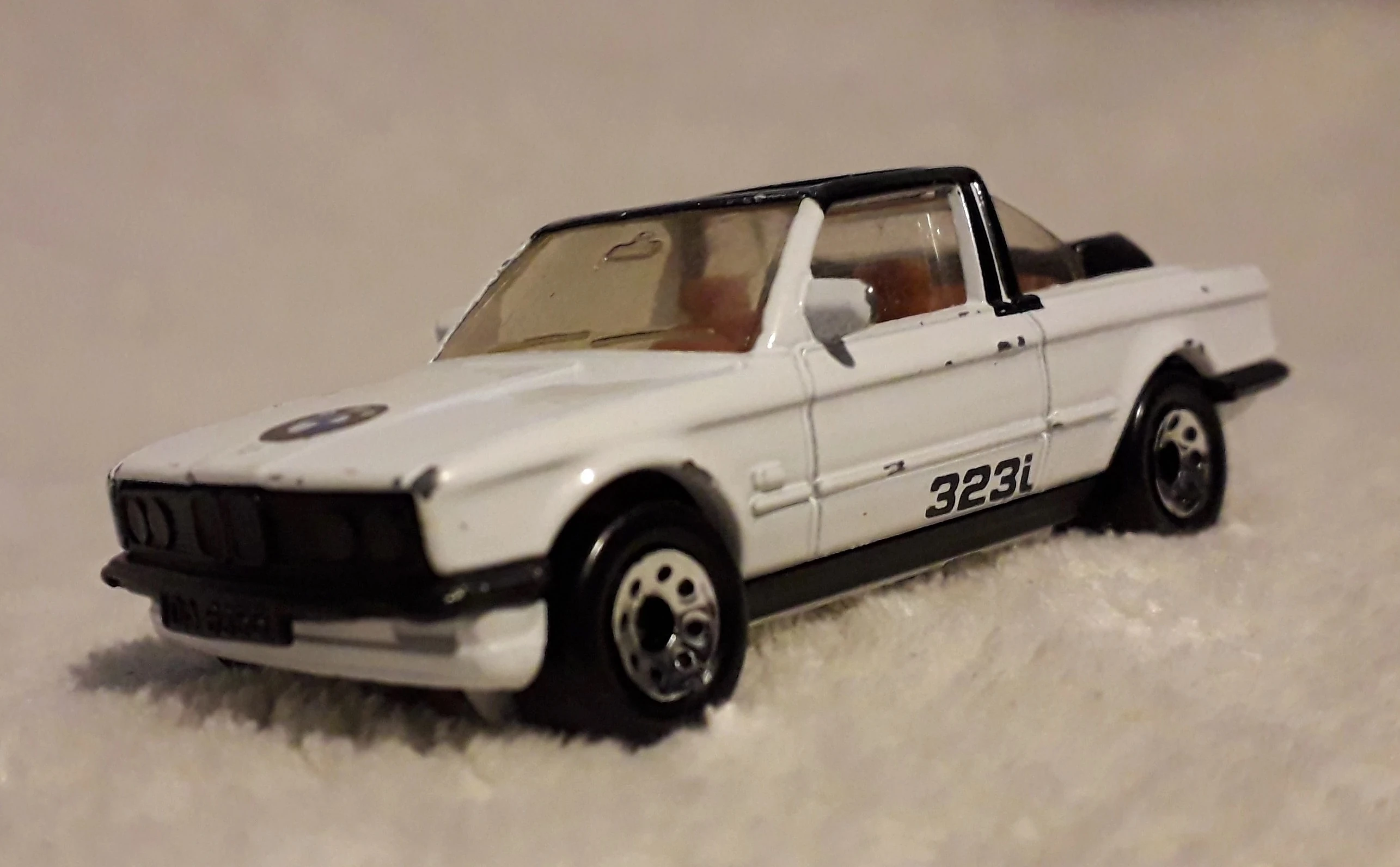 BMW 323i Cabriolet image
