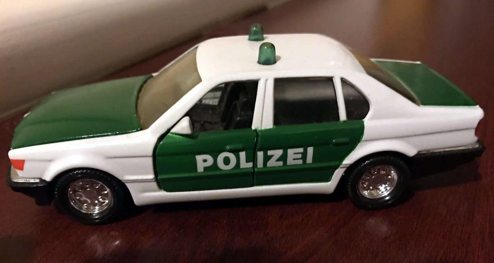 BMW 750i Polizei Car image