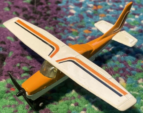 Cessna 210G image