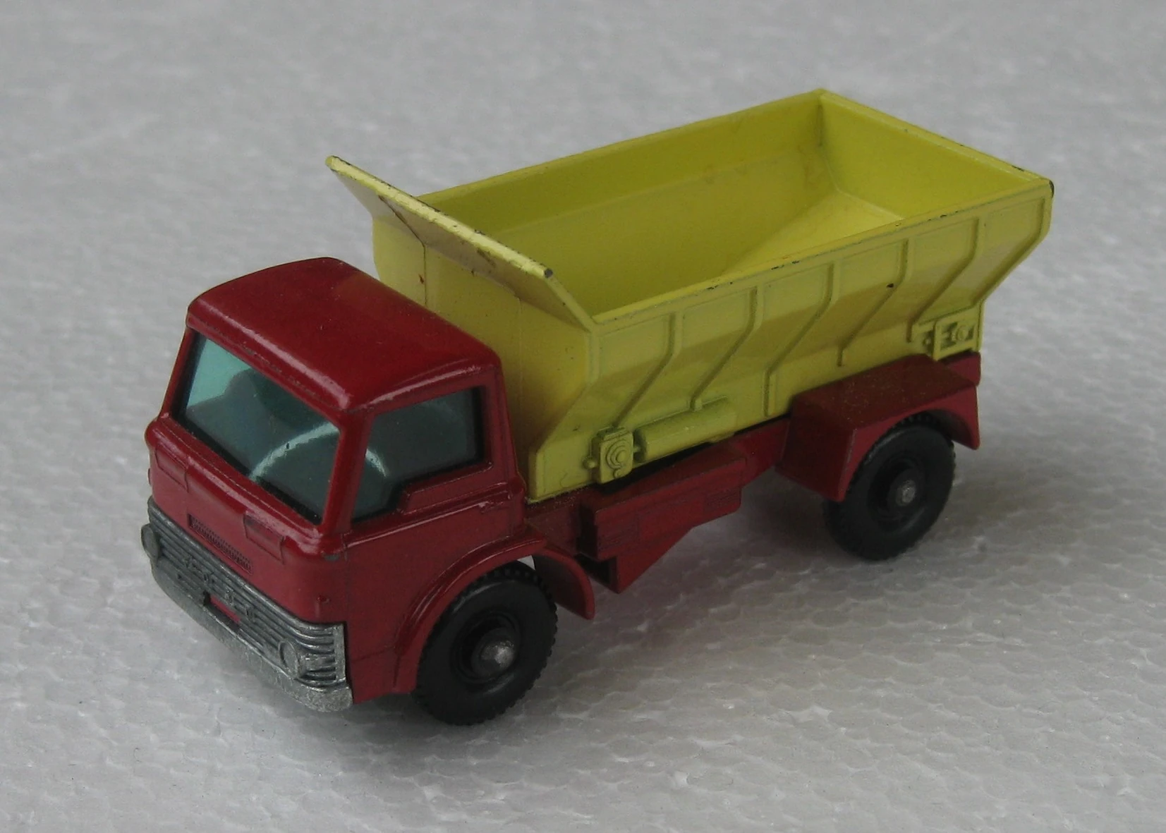 Grit-Spreading Truck