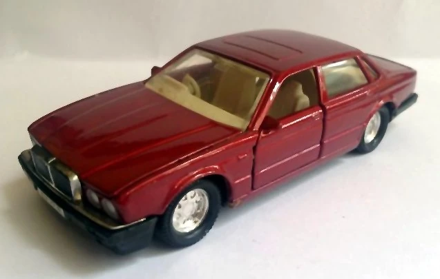 Jaguar XJ6 image