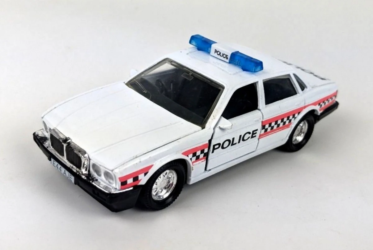 Jaguar XJ6 Police