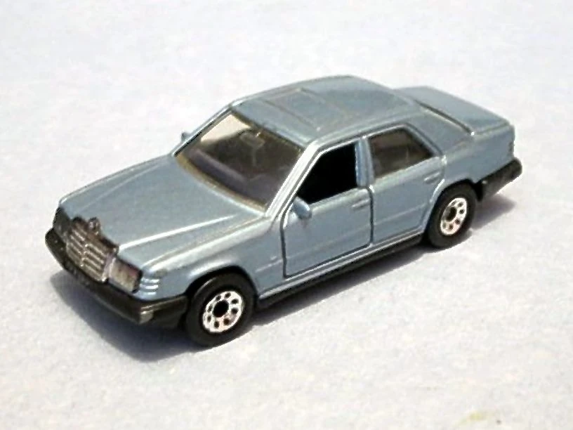 Mercedes-Benz 300E image
