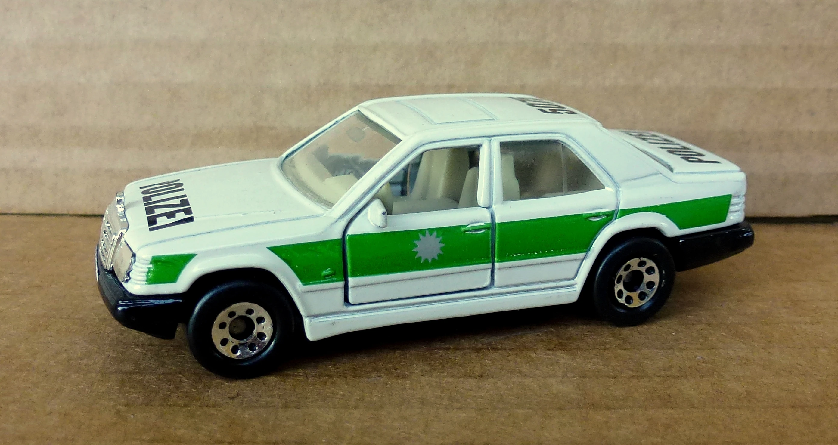 Mercedes-Benz 300E image