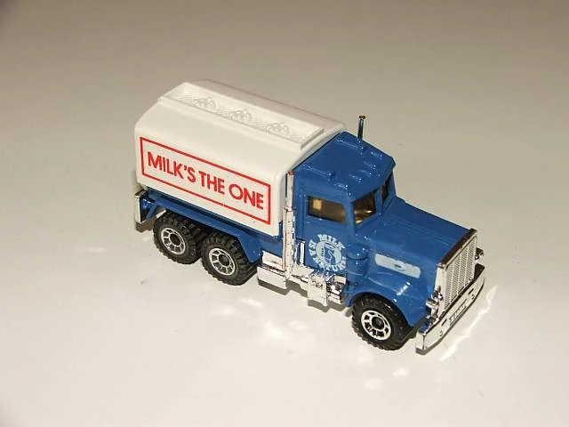 Peterbilt Tanker image