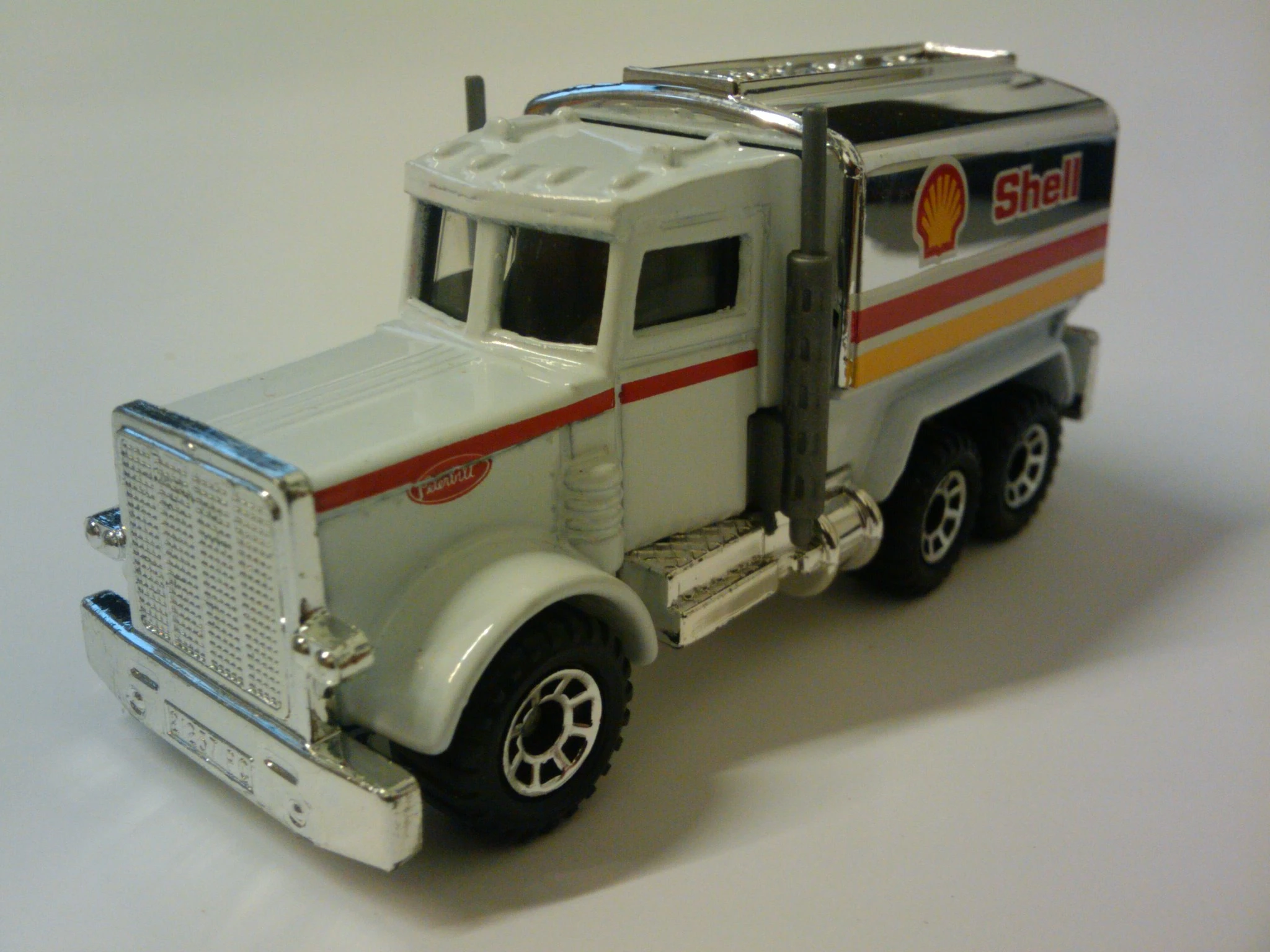 Peterbilt Tanker image