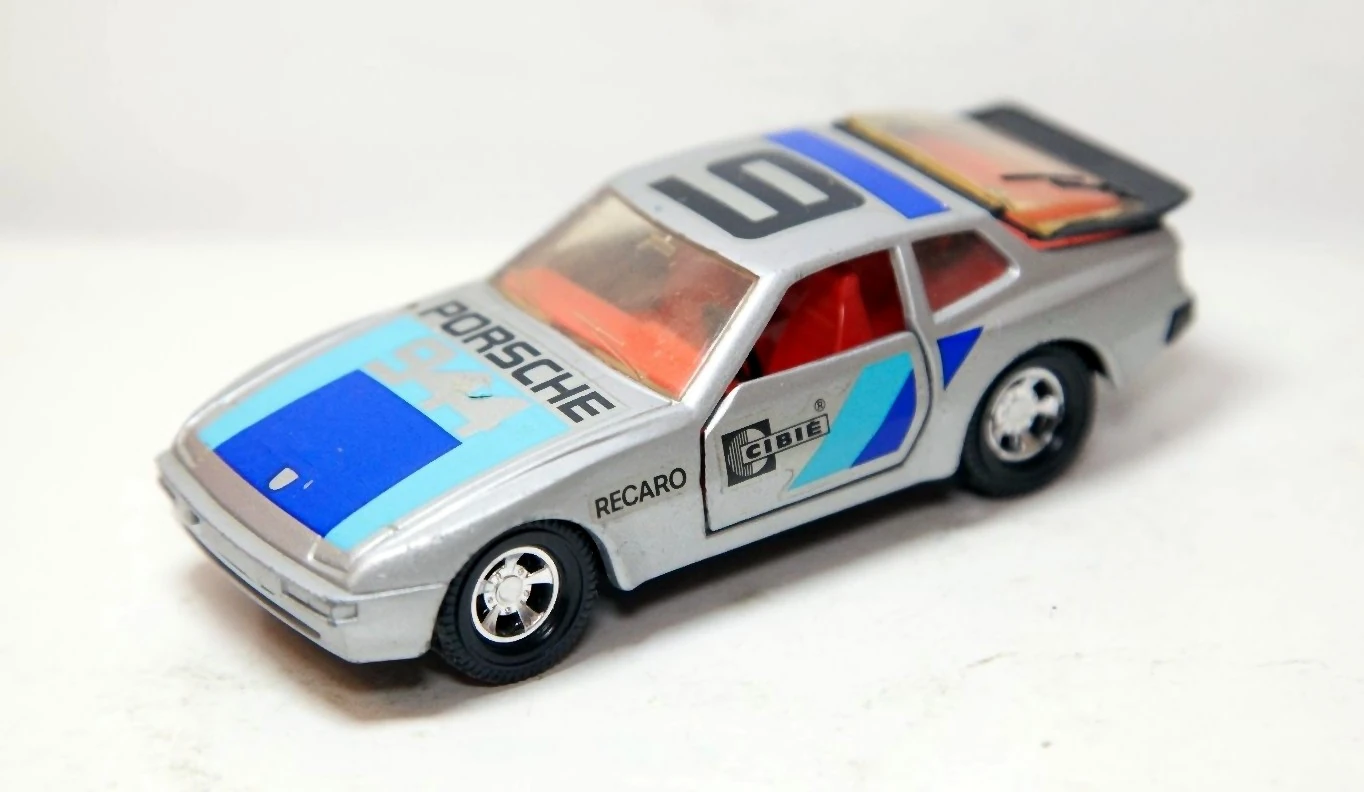 Porsche 944 image