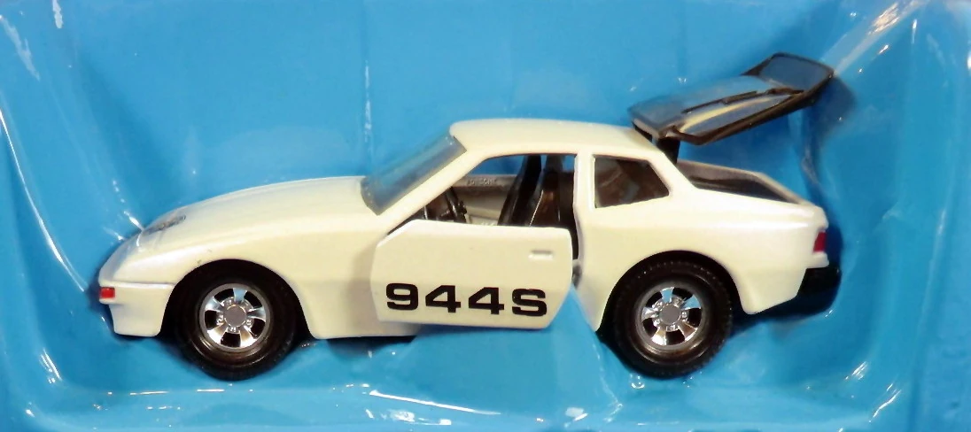 Porsche 944
