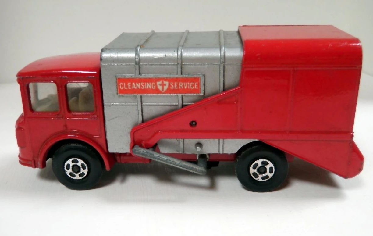 SD Refuse Truck image